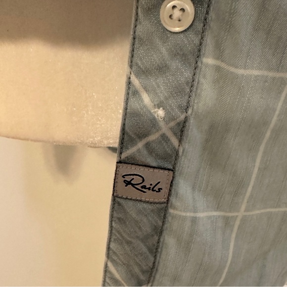 NWOT Rails Carter Blouse - Picture 8 of 8